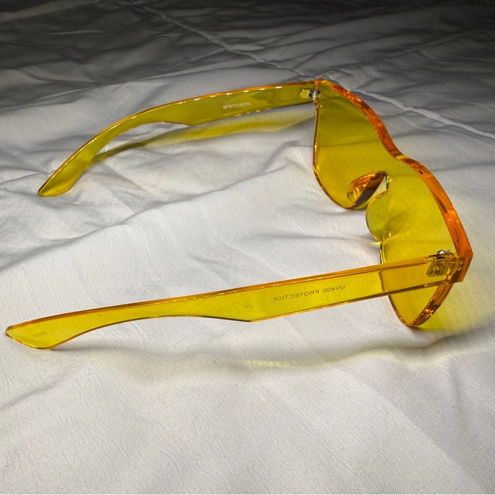 UNISEX YELLOW SUNGLASSES - Picture 2 of 2